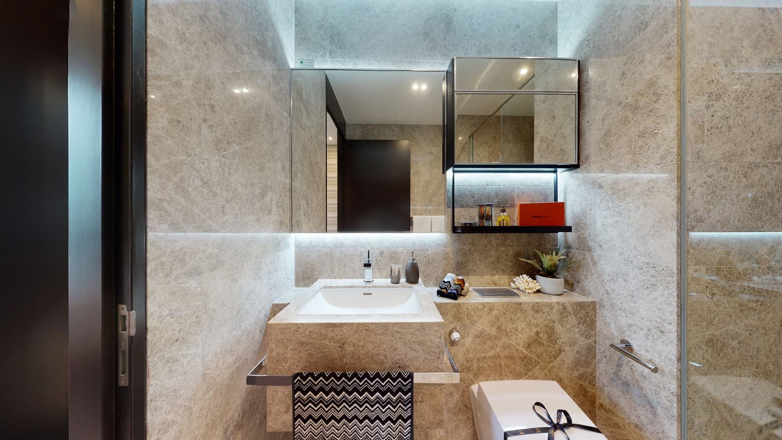 Geberit AquaClean Sela -pesu-wc-istuimet tuovat lisäylellisyyttä pääkylpyhuoneisiin (© Guocoland Limited) Geberit AquaClean Sela -pesu-wc-istuimet tuovat lisäylellisyyttä pääkylpyhuoneisiin (© Guocoland Limited)