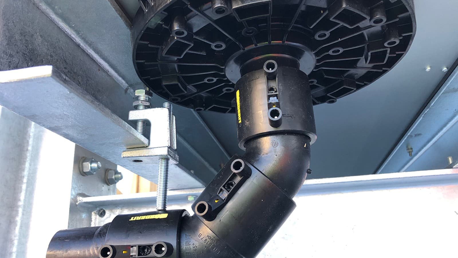 Geberitin osaamista käytännössä: Pluvia-kattovedenpoistojärjestelmä. (©Geberit) Geberitin osaamista käytännössä: Pluvia-kattovedenpoistojärjestelmä. (©Geberit)