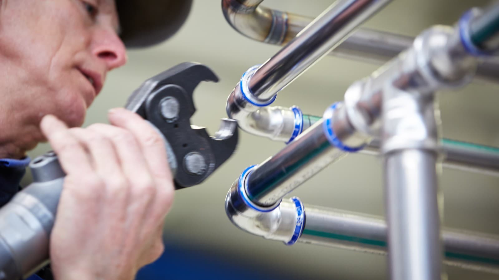 Helppo puristus Geberit Mapress Ruostumattomalla teräksellä