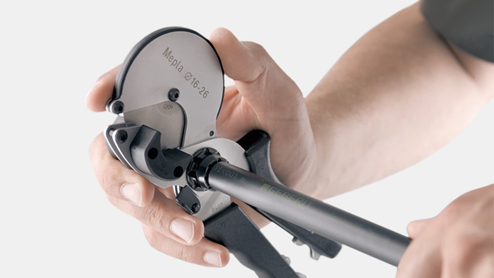 Putken leikkaaminen pituuteen ja purseenpoisto samalla työkalulla Putken leikkaaminen pituuteen ja purseenpoisto samalla työkalulla