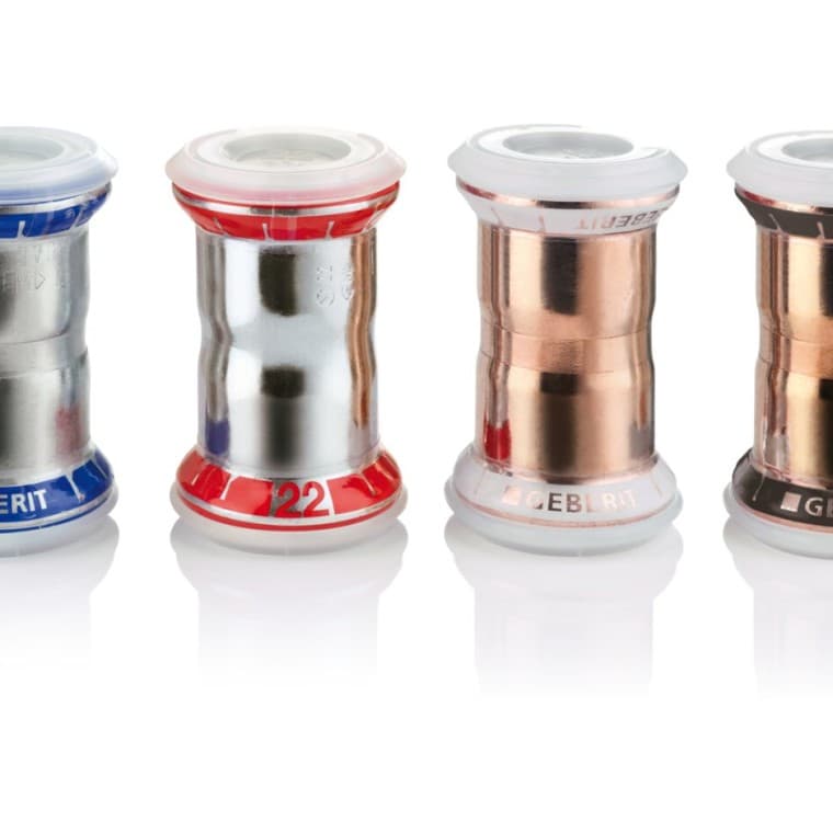 Geberit Mapress -liittimet eri materiaaleista suojahatulla Geberit Mapress -liittimet eri materiaaleista suojahatulla